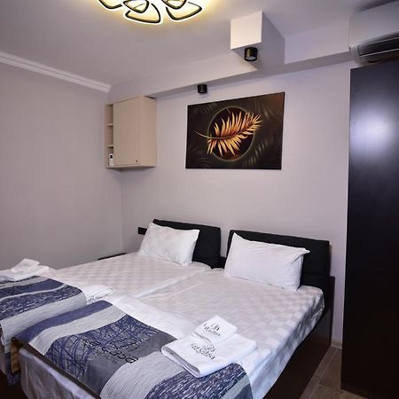 La Casa Hotel Erevan Esterno foto