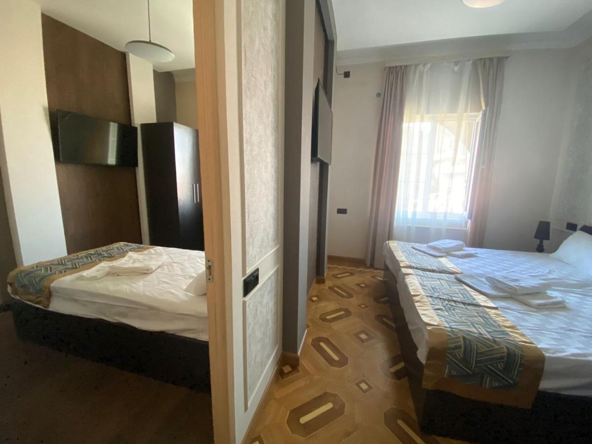 La Casa Hotel Erevan Esterno foto