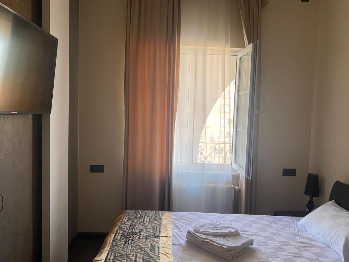La Casa Hotel Erevan Esterno foto